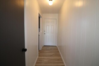 118 Fairway Ave in Monett, MO - Building Photo - Building Photo