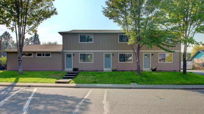 Glenn Way Triplex in Central Point, OR - Building Photo - Other