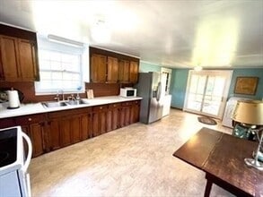 34 Wapping Rd in Kingston, MA - Building Photo - Building Photo
