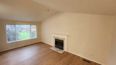 2014 SE Jean Ct in Hillsboro, OR - Building Photo - Building Photo