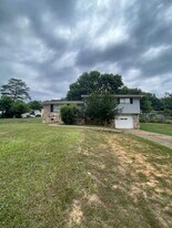 6005 Hillcrest Dr in Harrison, TN - Building Photo