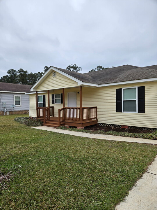 42488 Pelican Dr in Ponchatoula, LA - Building Photo