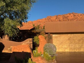 2336 Entrada Trail in Saint George, UT - Building Photo - Building Photo