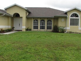 1550 Abalom St in Port Charlotte, FL - Building Photo