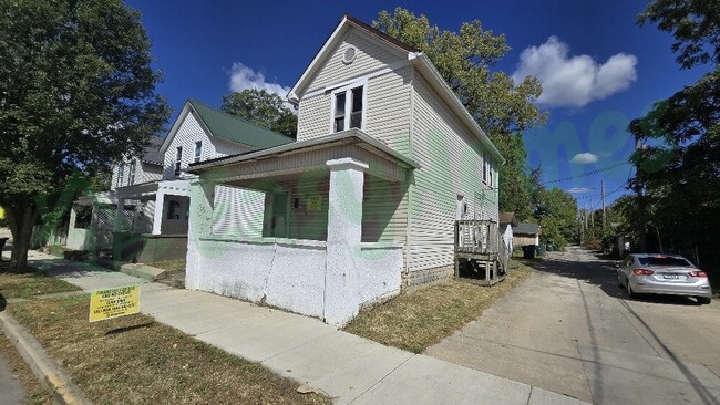 property at 1908 N E St