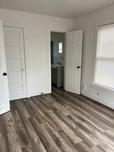 304 W Chauncy St in Brenham, TX - Building Photo - Building Photo