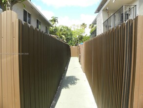 15690 SW 82nd Cir Ln in Miami, FL - Building Photo - Building Photo