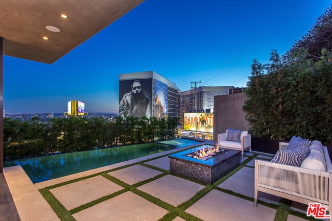1413 Queens Rd in West Hollywood, CA - Building Photo - Building Photo