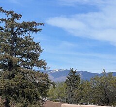 1022 Don Diego Ave in Santa Fe, NM - Foto de edificio - Building Photo