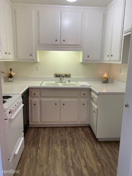 5858 S Pacific Coast Hwy in Redondo Beach, CA - Building Photo