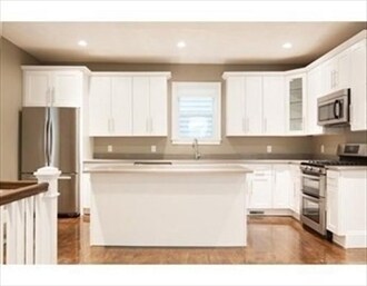686 E 8th St, Unit 1 in Boston, MA - Building Photo - Building Photo