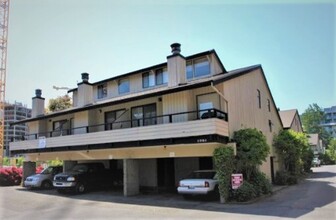Bellevue Vista in Bellevue, WA - Building Photo - Building Photo