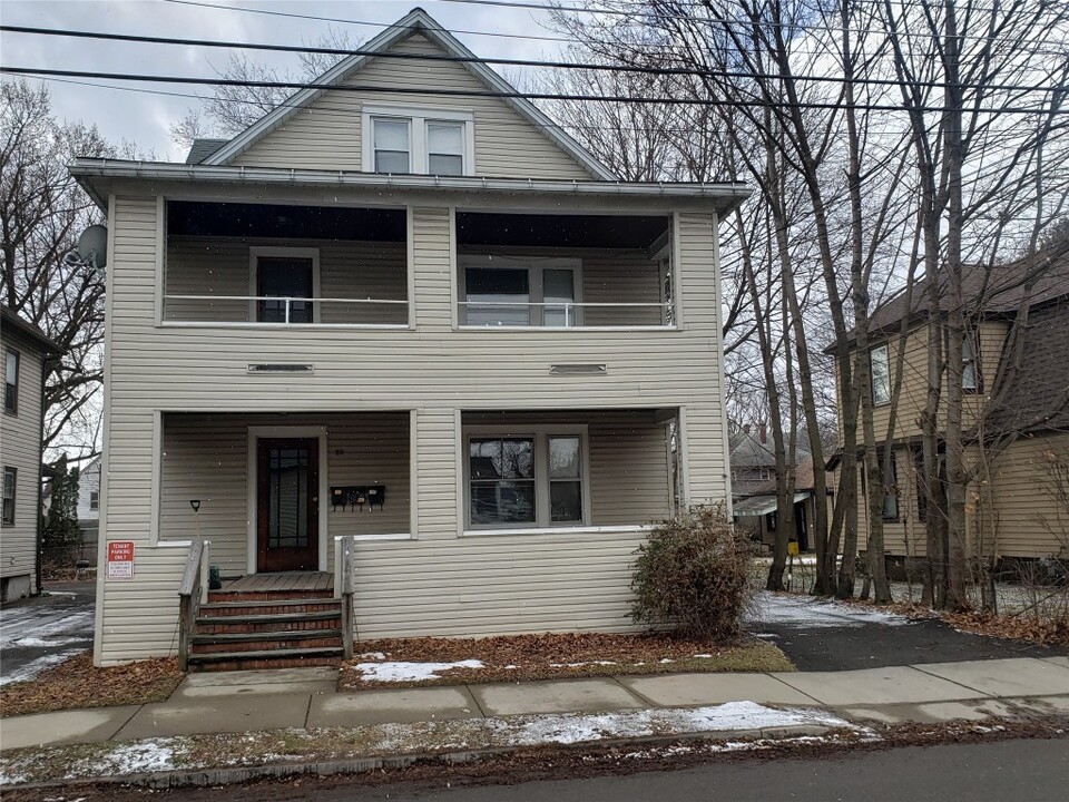 23 Cleveland Ave in Binghamton, NY - Building Photo