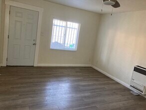 8765 S San Pedro St, Unit 3 in Los Angeles, CA - Building Photo - Building Photo