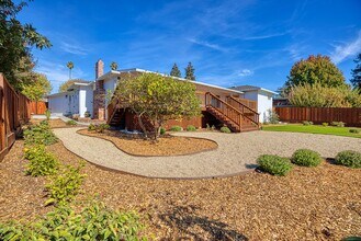 413 Hill St in Capitola, CA - Foto de edificio - Building Photo