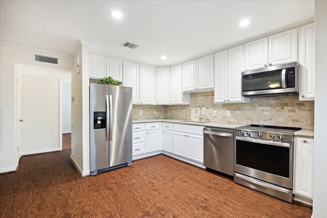 property at 3920 W Alabama St