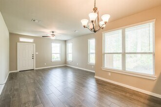 121 Wickersham in Conroe, TX - Building Photo - Building Photo