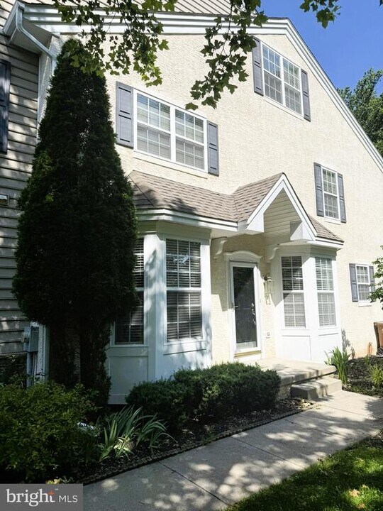 82 Brecknock Ct in Newtown, PA - Building Photo