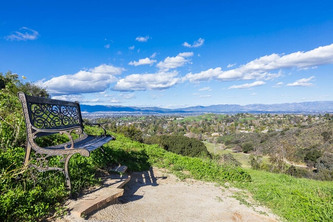 20900 Bandera St in Woodland Hills, CA - Building Photo - Building Photo