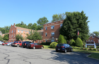 Commonwealth Crossing in Alexandria, VA - Building Photo - Building Photo