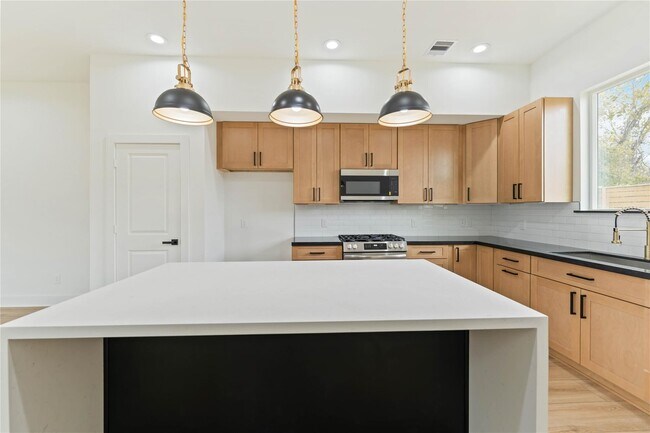 8048 Sunbury St in Houston, TX - Building Photo - Building Photo