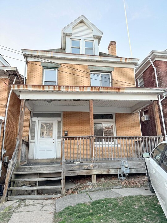 64 Beltzhoover Ave in Pittsburgh, PA - Building Photo