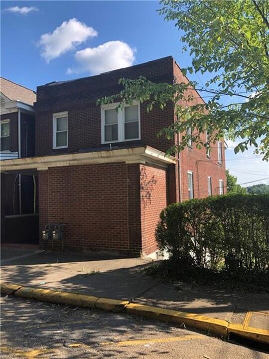 837 Benwood Ave in Mckees Rocks, PA - Building Photo