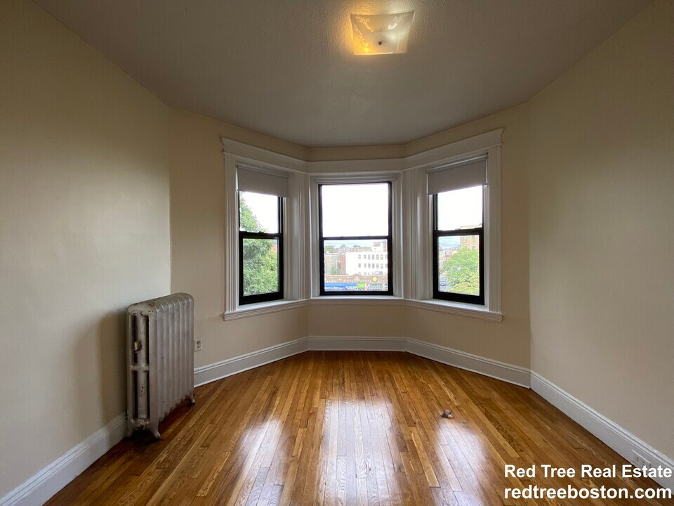 1152 Commonwealth Ave in Boston, MA - Building Photo