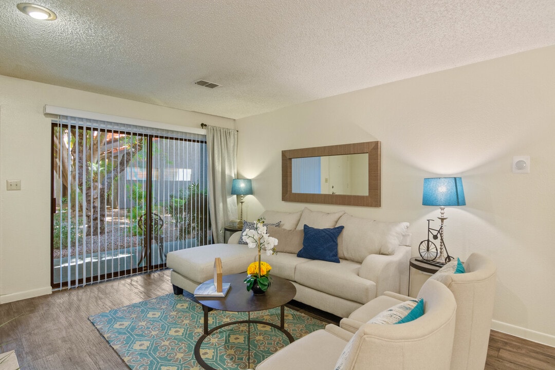 Waterford Place in Mesa, AZ - Building Photo