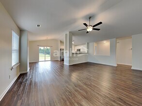 132 Spring Lakes Dr in Savannah, GA - Building Photo - Building Photo