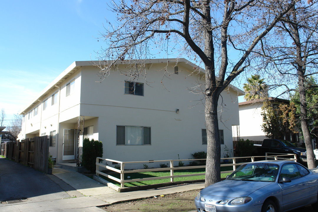 1059 Roewill Dr in San Jose, CA - Foto de edificio