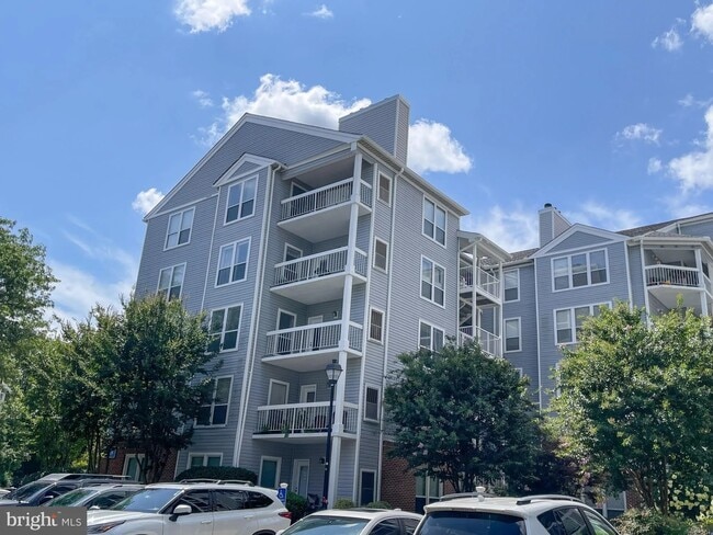 3178 Summit Square Dr, Unit 3-C1 in Oakton, VA - Building Photo - Building Photo