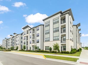The Pointe at Bayou Bend in Houston, TX - Building Photo - Building Photo