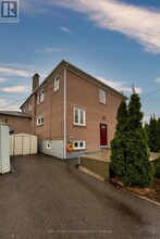 15 Brigham Ct in Toronto, ON - Building Photo - Building Photo