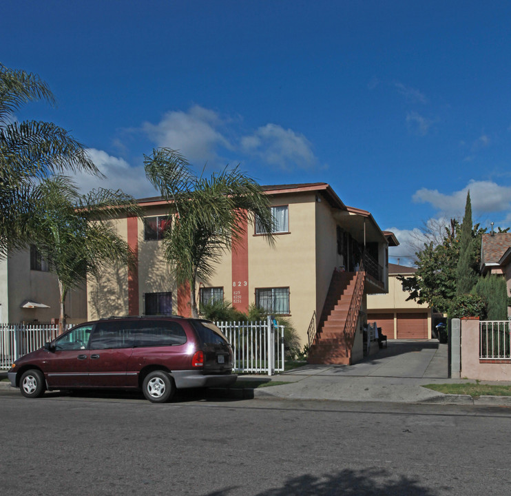 823-825 1/2 E 27th St in Los Angeles, CA - Building Photo