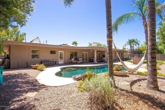 8070 E Vía Bonita in Scottsdale, AZ - Building Photo - Building Photo