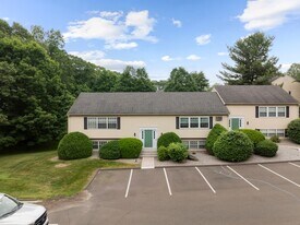28 Brantwood Dr in Madison, CT - Building Photo