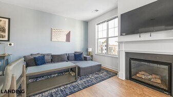 909 Mansion Dr, Unit 750-407 in Frederick, MD - Building Photo