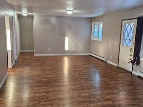 1922 Hilling Ave in Fairbanks, AK - Building Photo - Building Photo