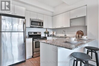150-2150 E Liberty St in Toronto, ON - Building Photo - Building Photo