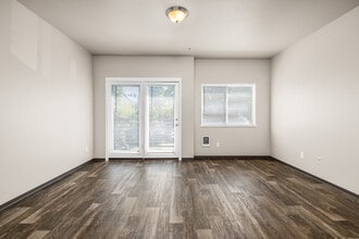 Duck Landing in Eugene, OR - Foto de edificio - Building Photo