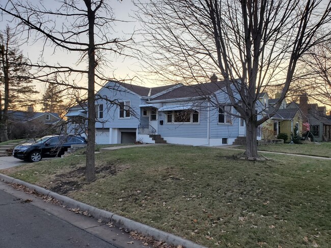 1521-1525 Oxford St N in St. Paul, MN - Building Photo - Building Photo