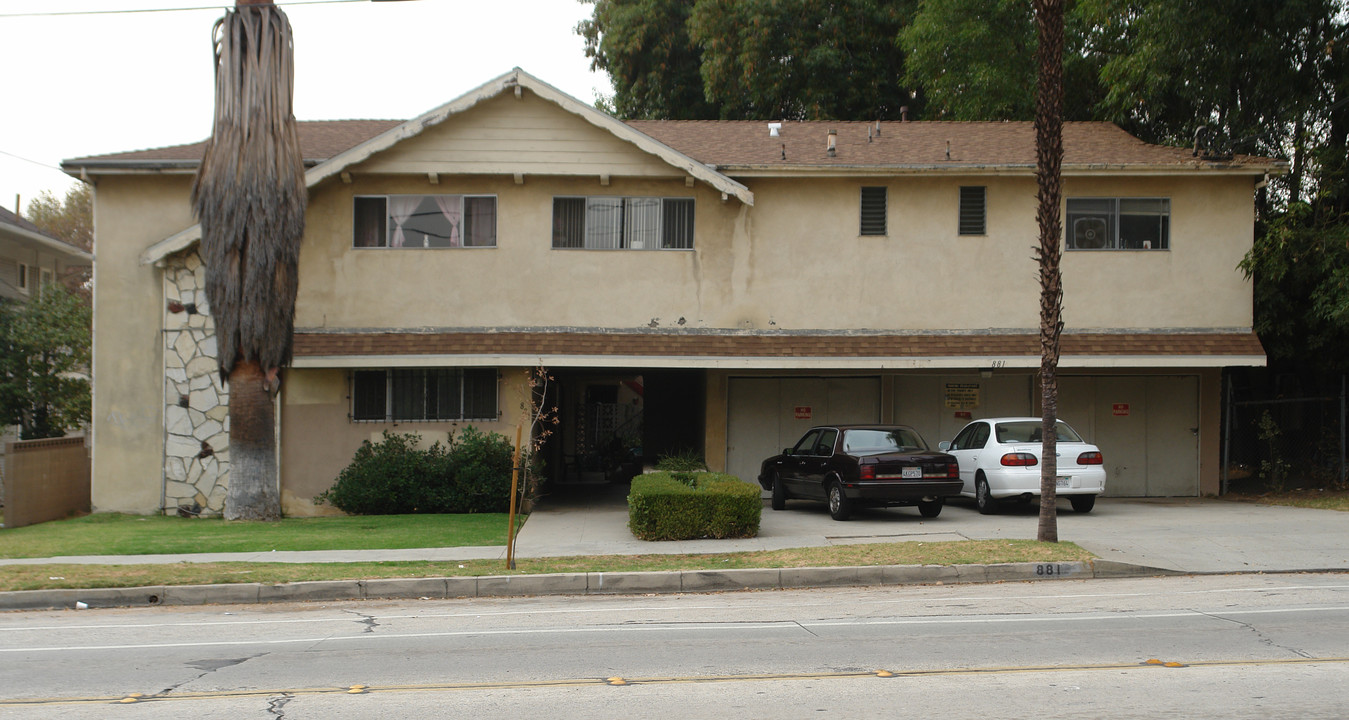 881 Raymond Ave in Pasadena, CA - Foto de edificio