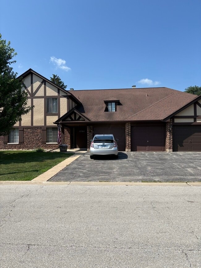 property at 1704 Lakecliffe Dr