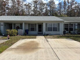 2850 Westmoreland Ct in New Port Richey, FL - Building Photo