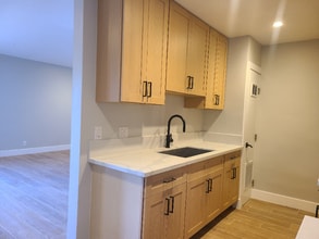 14921 Vanowen St in Los Angeles, CA - Building Photo - Building Photo