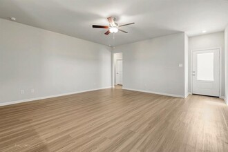 8025 Alpine Bearberry Dr in Houston, TX - Building Photo - Building Photo