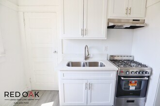 2255 W 14th St, Unit 203 in Los Angeles, CA - Building Photo - Building Photo