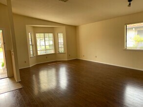 925 Inverness Dr in Paso Robles, CA - Building Photo - Building Photo