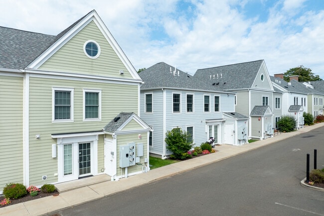 Greenfield in Stamford, CT - Building Photo - Building Photo